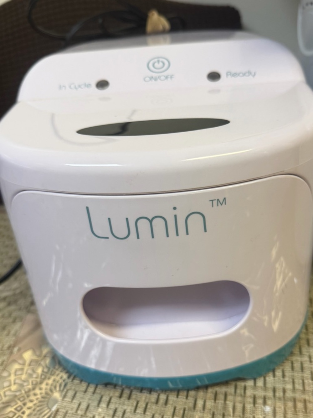 Lumin Facial Steamer in White and Teal